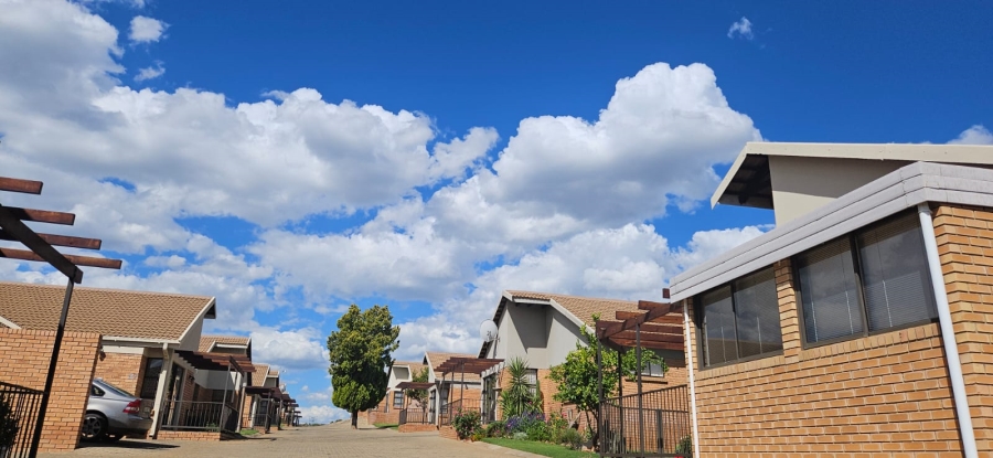 2 Bedroom Property for Sale in Langenhovenpark Free State